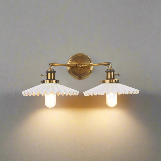 Vintage Doppelkopf Wandleuchte | Antike Keramik & Eisen Wandlampe